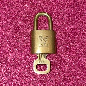 Louis Vuitton lock&key #322